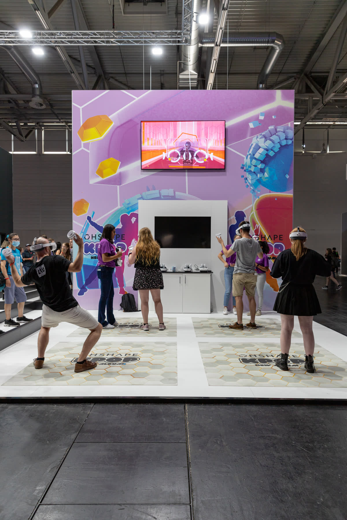 OhShape VR rhythm game at Gamescom 2022 in Cologne, Germany (52760301458) — 비트세이버 플럭스 업데이트, 무료인가 · 어느 기기에서 되나
