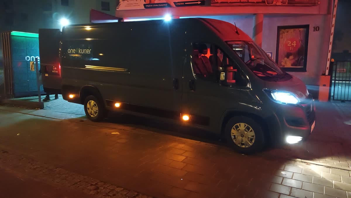 Delivery of parcels to an Allegro parcel locker AL005ETM. Tomaszów Mazowiecki, Poland — 한국에서 사는 방법 — 구매대행·배대지 절차