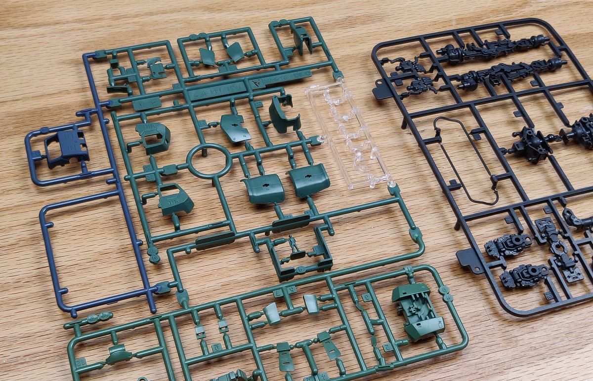 Gunpla model sprues — SD와 EG — 공구 없이 조립되는 입문 라인