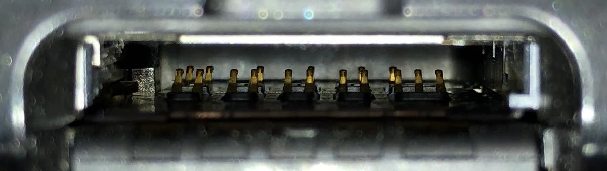 File:Nintendo Switch Cartridge Slot.jpg — 스위치2 카트리지는 어떻게 받나 — 사전주문 전환 없이