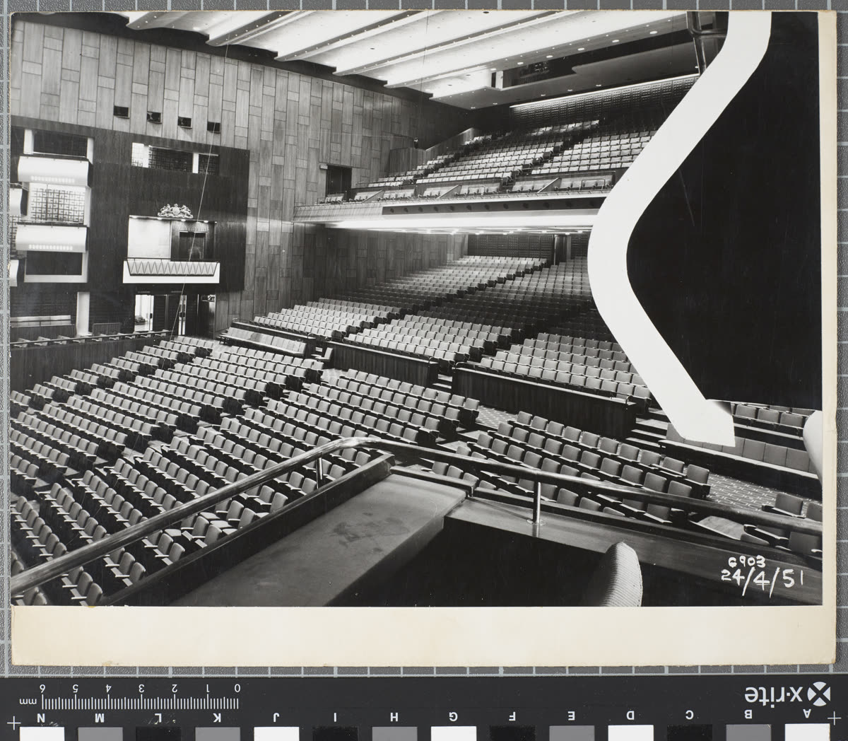 Auditorium seating in a concert hall at the Royal Festival Hall, designed by Robin Day, fabricated by Cox & Co., 1951 — 위쳐3 콘서트 일본 공연 언제·어디서 열리나